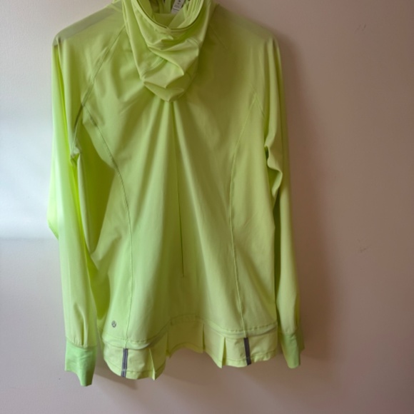 Lululemon Light Zipper HoodedJacket with Pleated Hem Sz. 10 - Picture 3 of 12